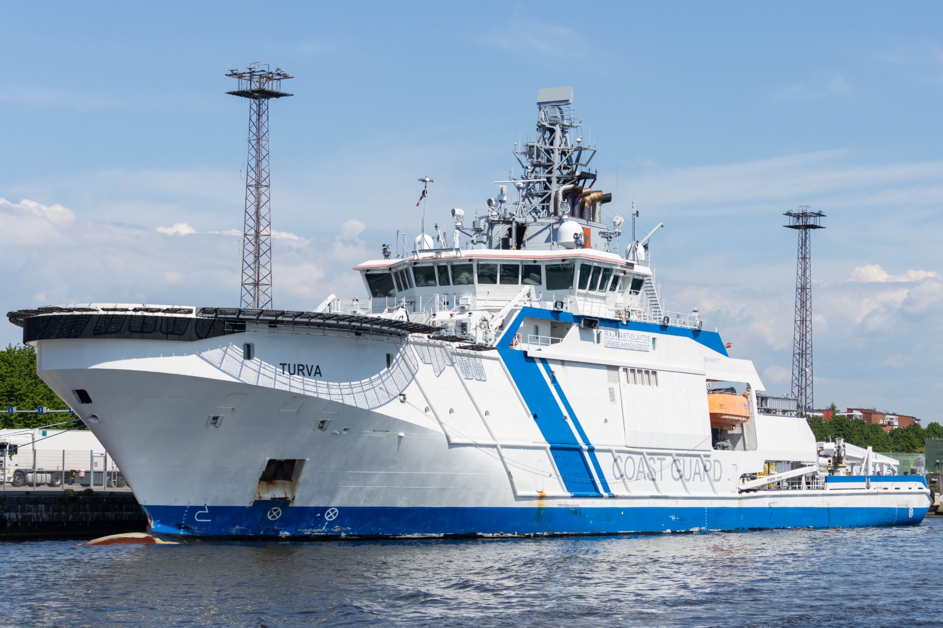 Rajavartiolaitoksen ulkovartiolaiva Turva. Kuva: Matias Kaira